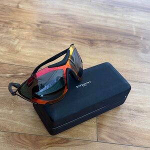 Rare Givenchy Sunglasses Unisex Gv7013/s